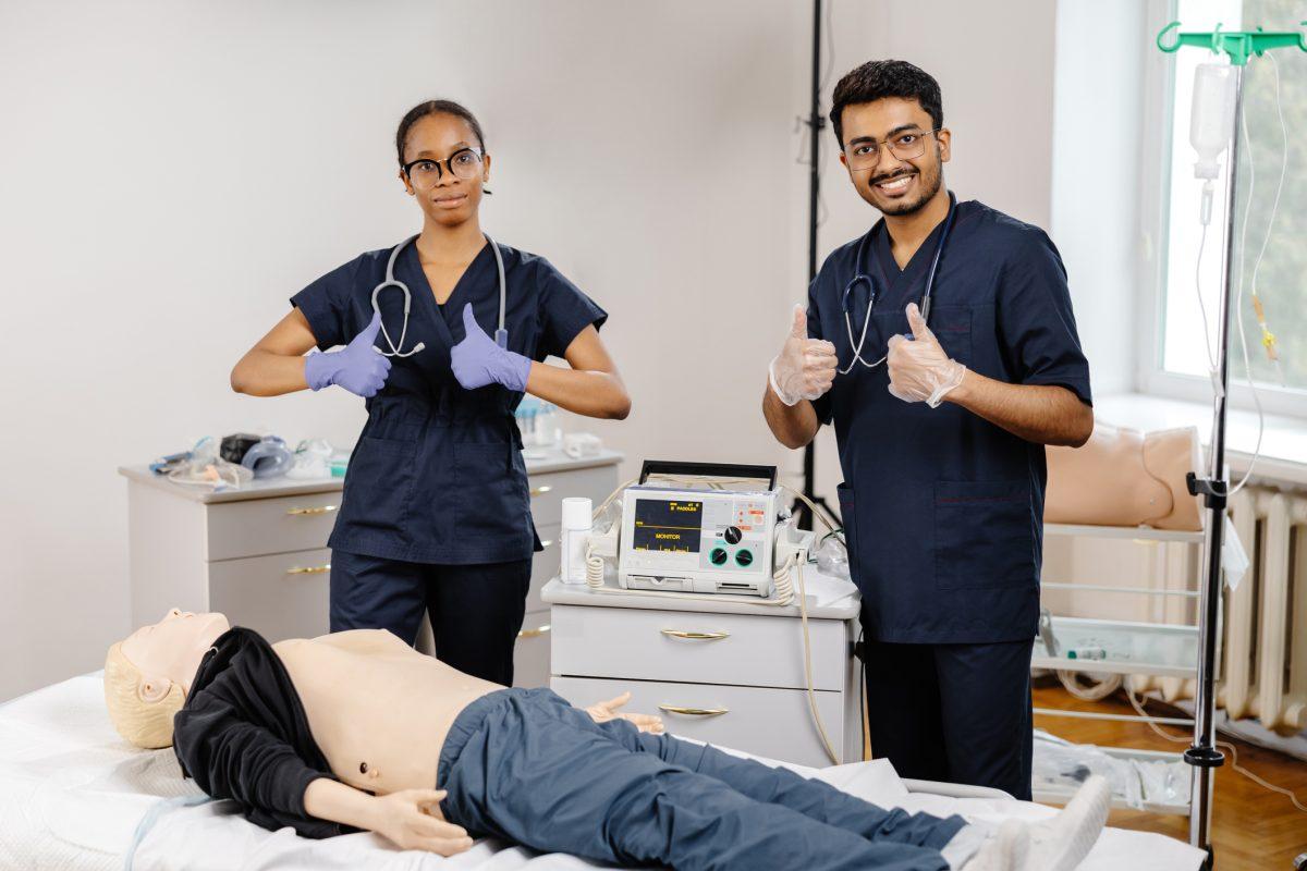 5 Reasons You Should Date Pre-Med